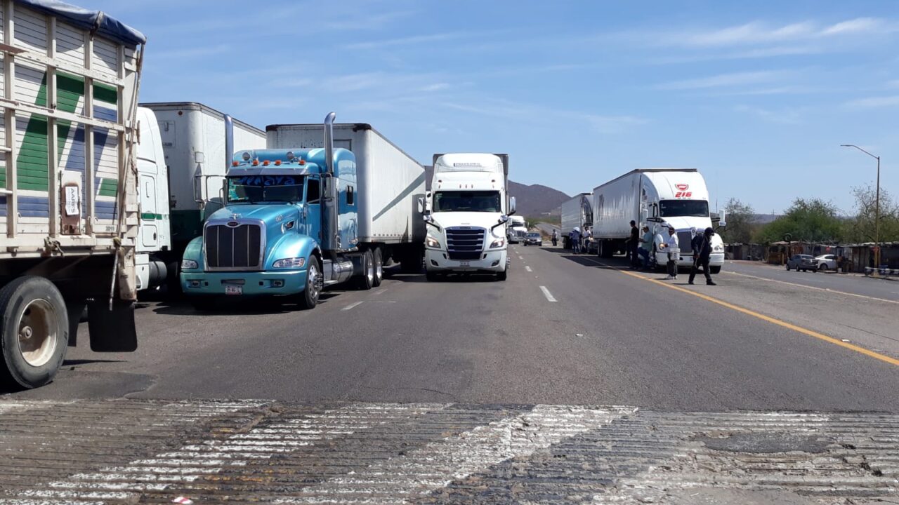 Productores de maíz toman la caseta de San Miguel