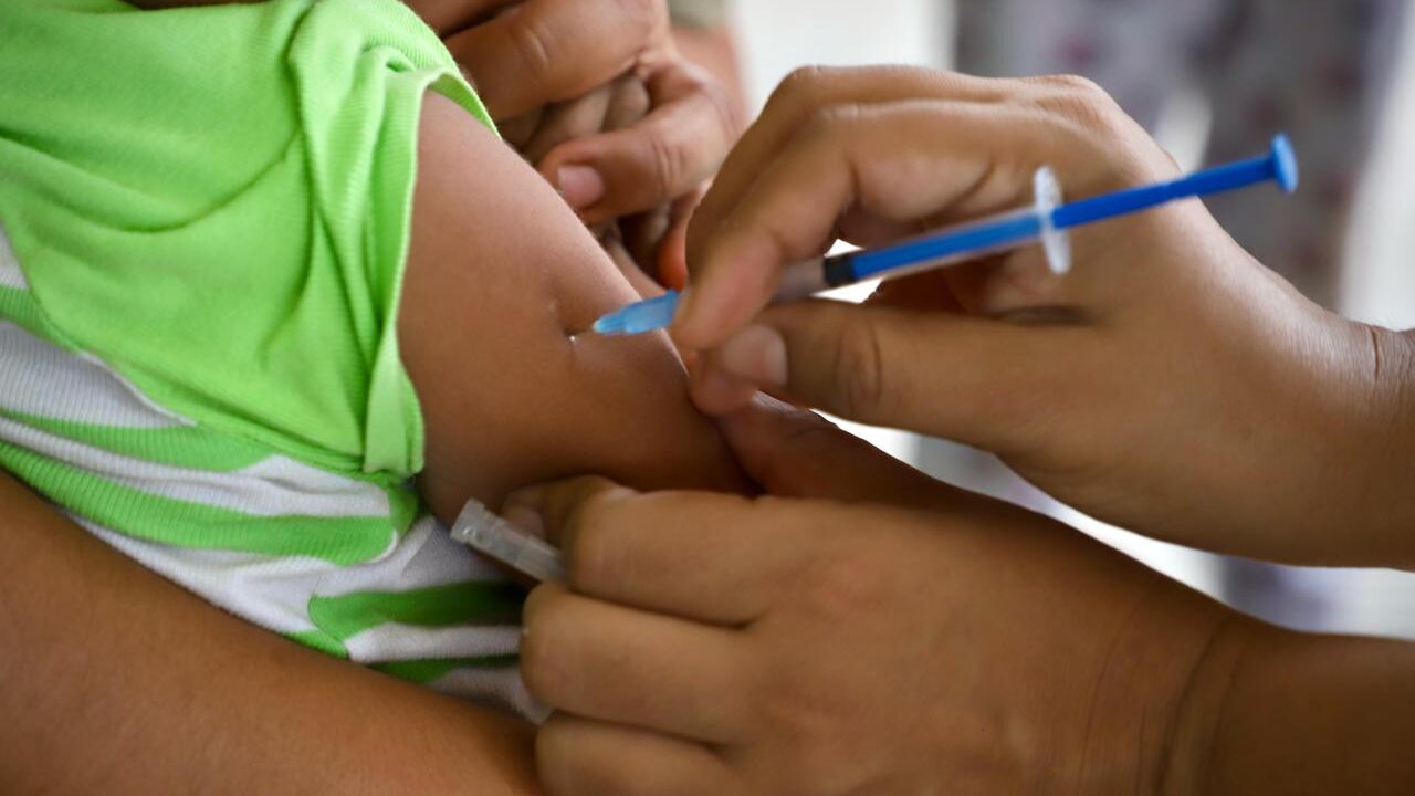 Llama SSA a padres de familia a vacunar a sus hijos contra el sarampión, rubéola y parotiditis
