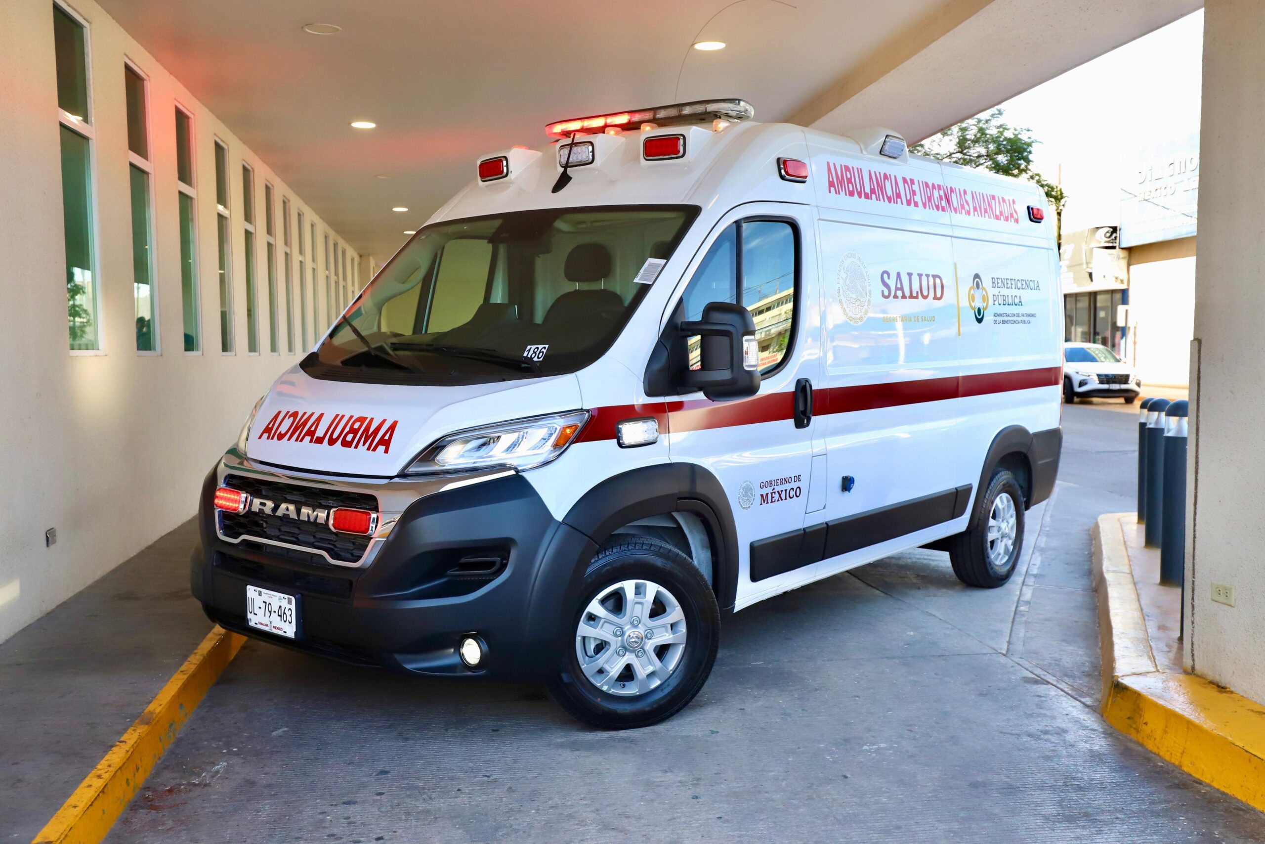 Nuevas ambulancias para el Hospital Pediátrico de Sinaloa y al CRUM