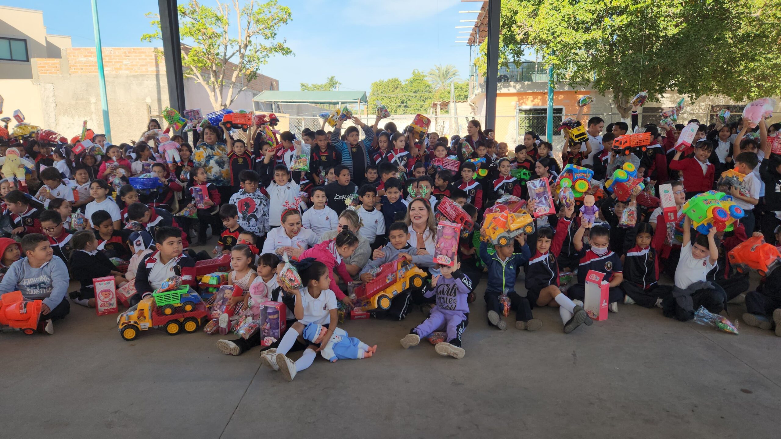 «Caravana Navideña» llega al Ejido 20 de noviembre con regalos y dulces para los niños