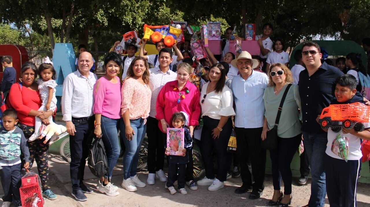 DIF Sinaloa lleva apoyos a Juan José Ríos