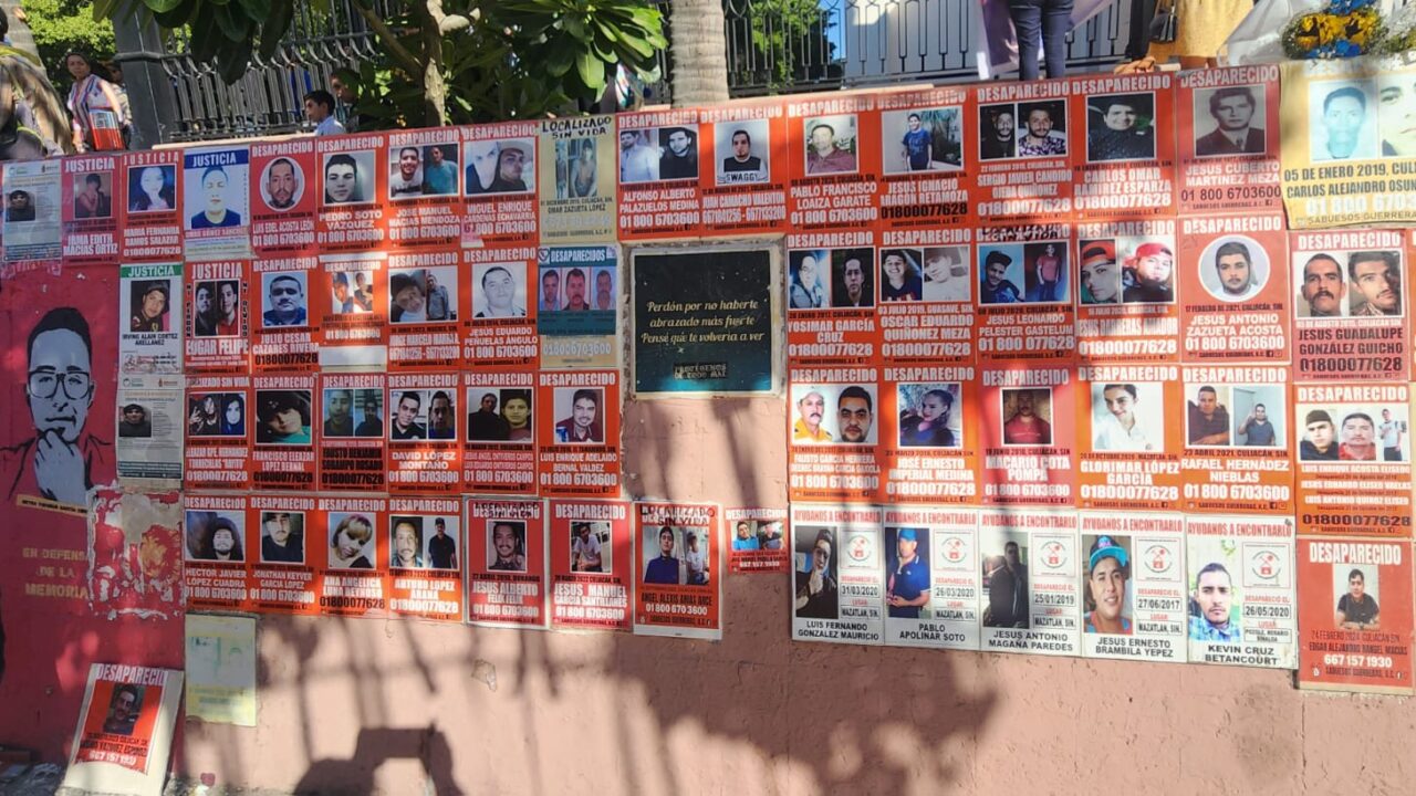 Madres rastreadoras exigen justicia con plantones permanentes en Culiacán