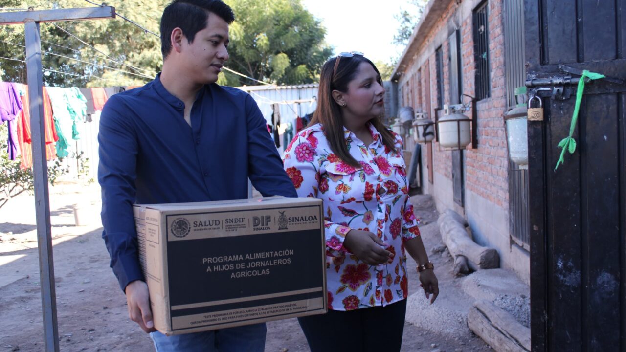 DIF Municipal Juan José Ríos hace entrega de apoyos alimentarios a familias de jornaleros