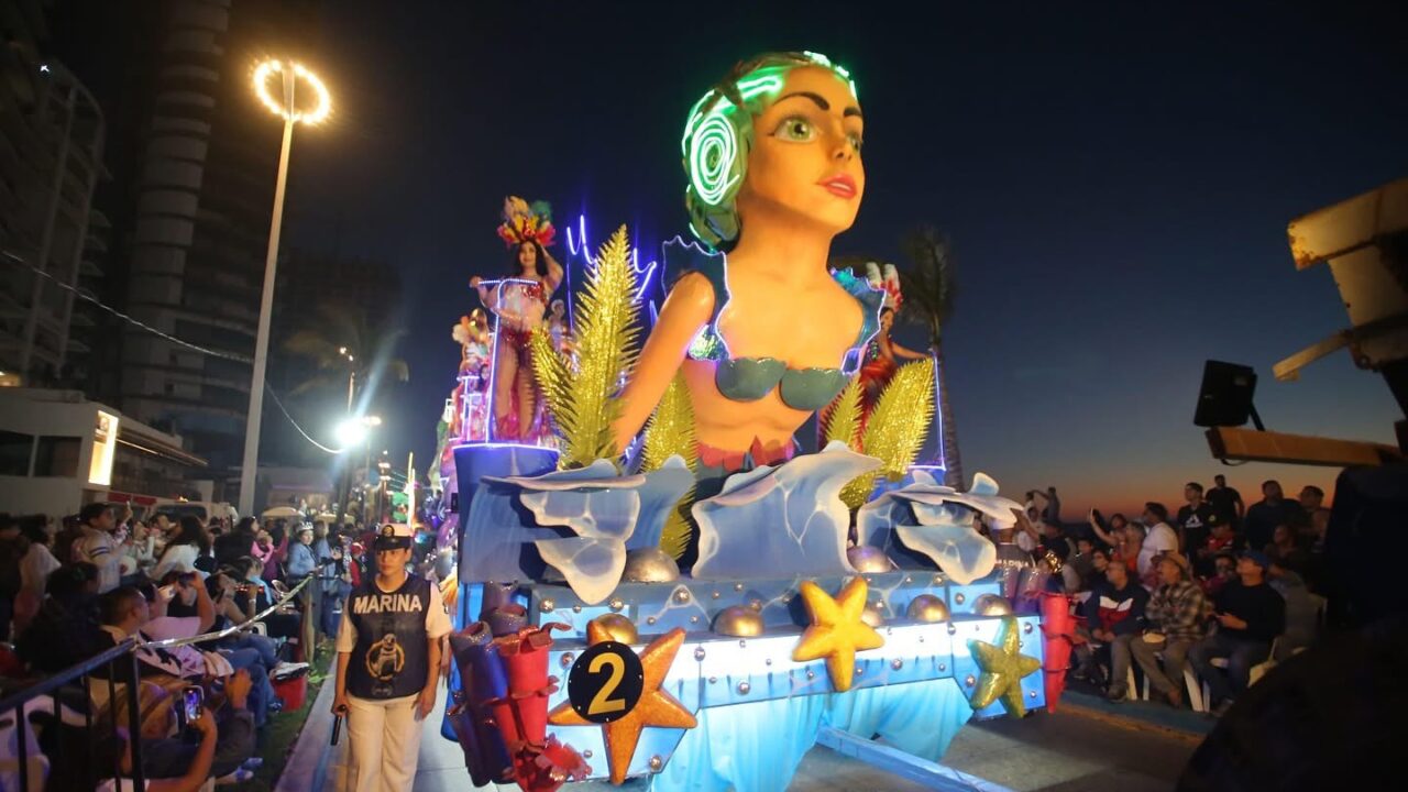 Más de 450 mil visitantes en el primer desfile del Carnaval Mazatlán 2025