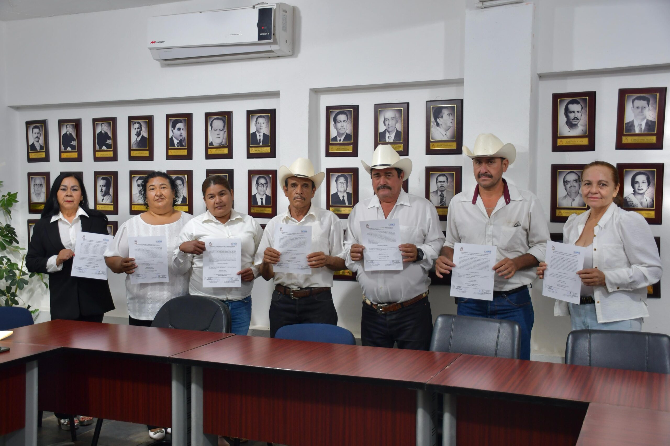 Entregan nombramientos a síndicos electos en Choix