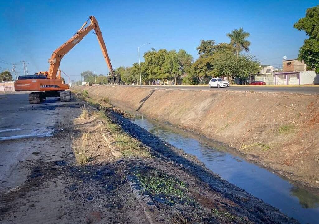 Gestiona Antonio Menéndez con SEMARNAT permiso para desazolvar canal de desfogue de aguas pluviales