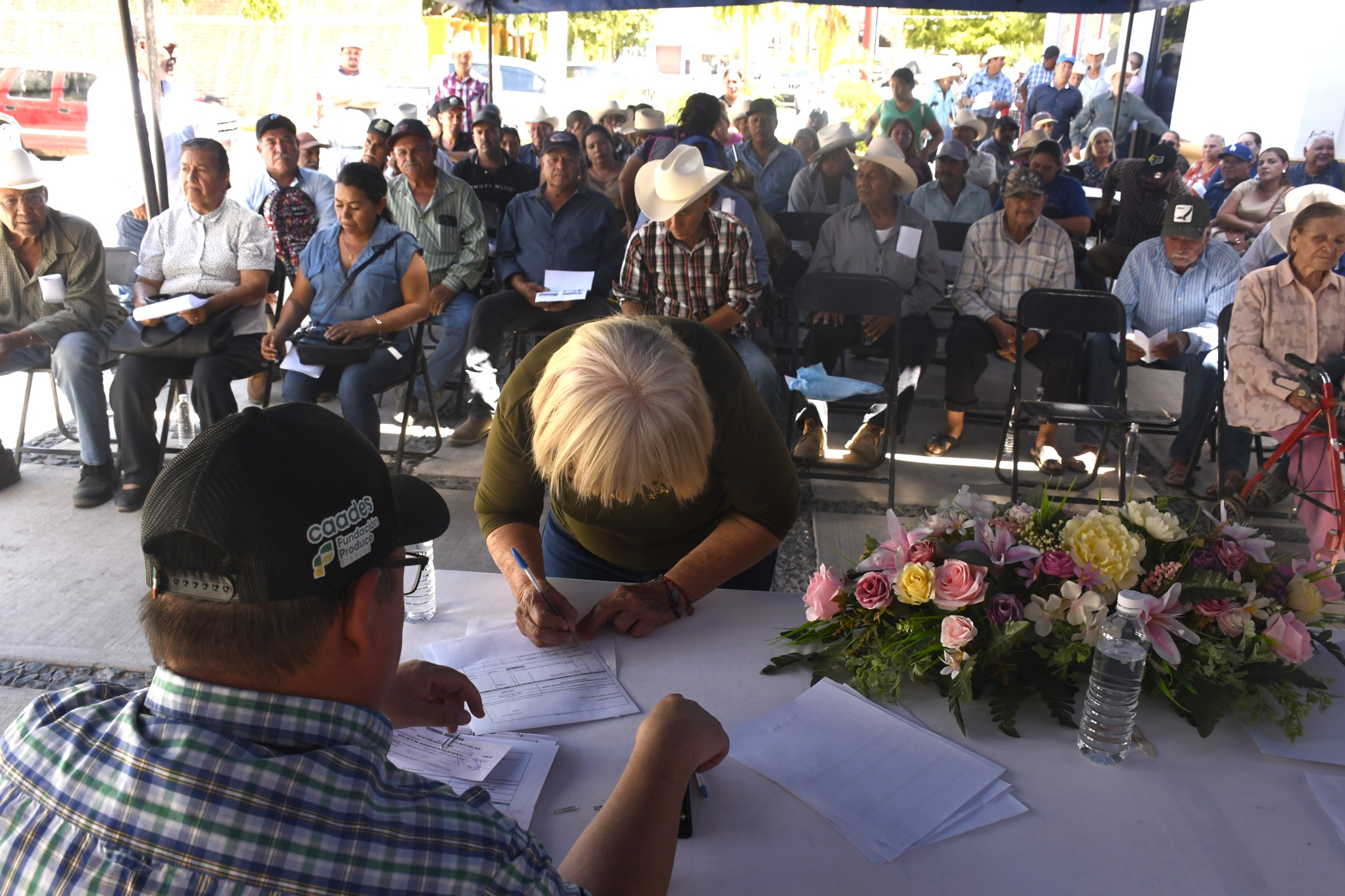 Entregan apoyos a productores de temporal en Choix