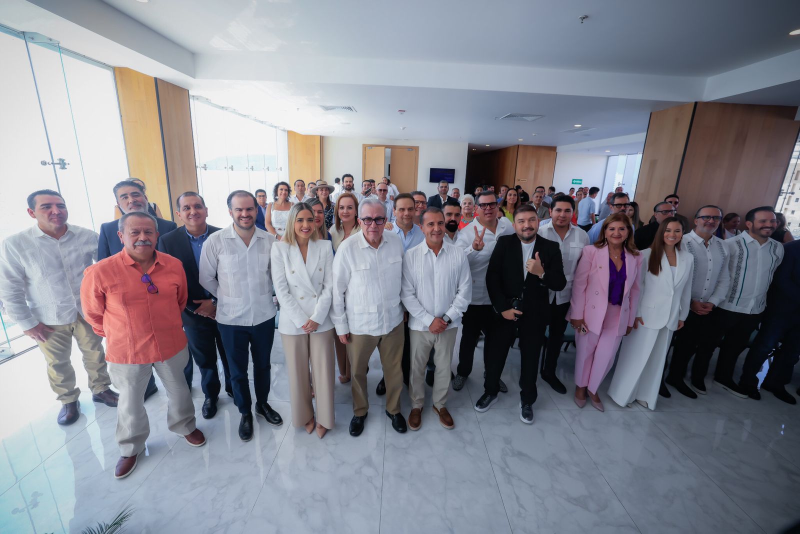 Gobernador de Sinaloa reconoce el alto sentido social y democrático de la radio y televisión