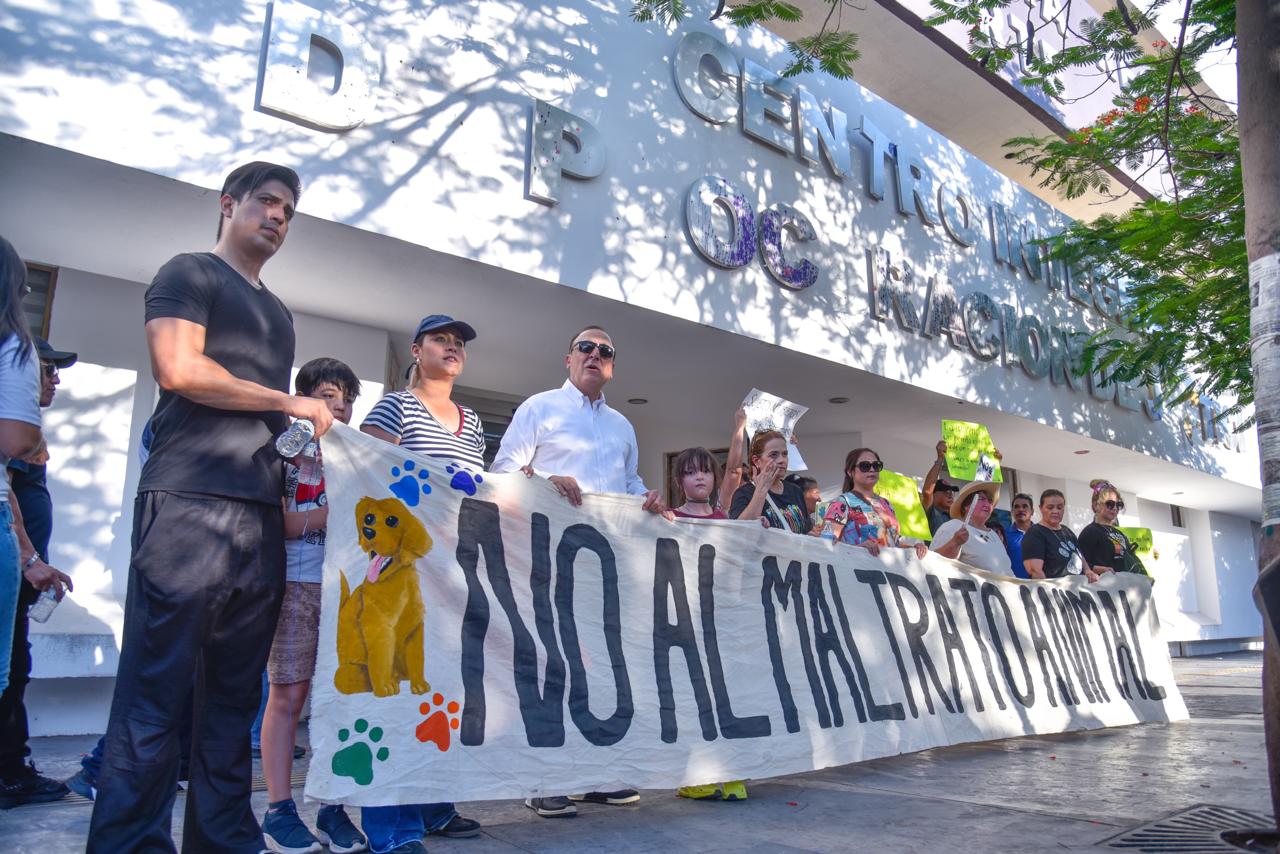 Antonio Menéndez y Colectivos, marchan para exigir el respeto y derechos de los animales