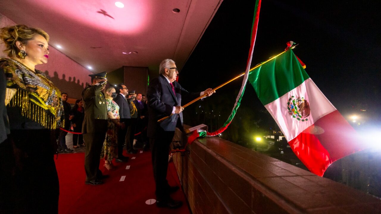 Gobernador de Sinaloa conmemora el 215 aniversario del Grito de Independencia
