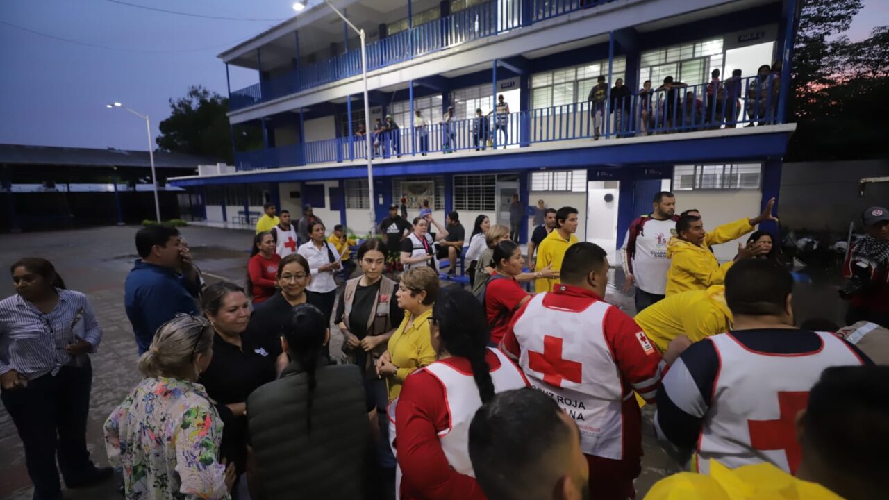 DIF Sinaloa entrega apoyo por emergencia de lluvias en Ruiz Cortines