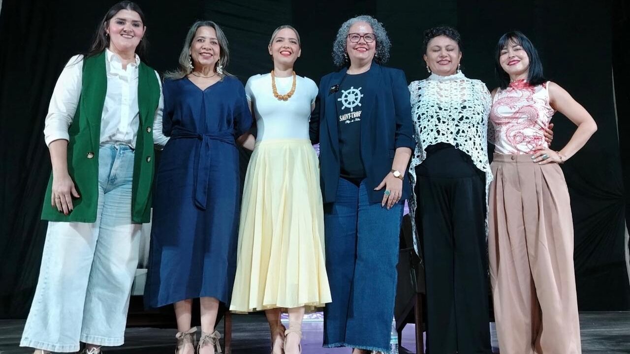 Invita Graciela Domínguez a mujeres a participar en política y practicar la sororidad