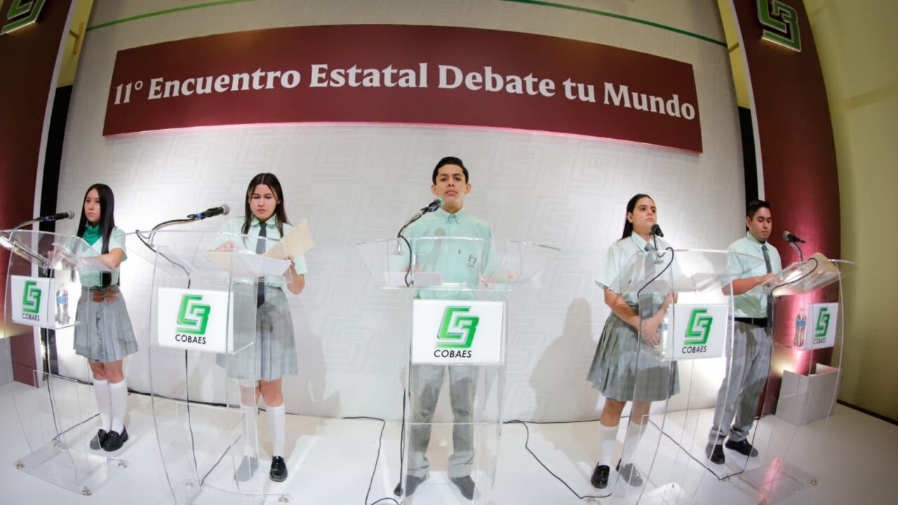 Jóvenes de COBAES debaten sobre inteligencia artificial en el 11° Encuentro Estatal “Debate tu Mundo”