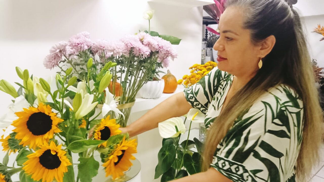 Difícil mantener una florería, pero está prohibido rendirse: Patricia Ruiz
