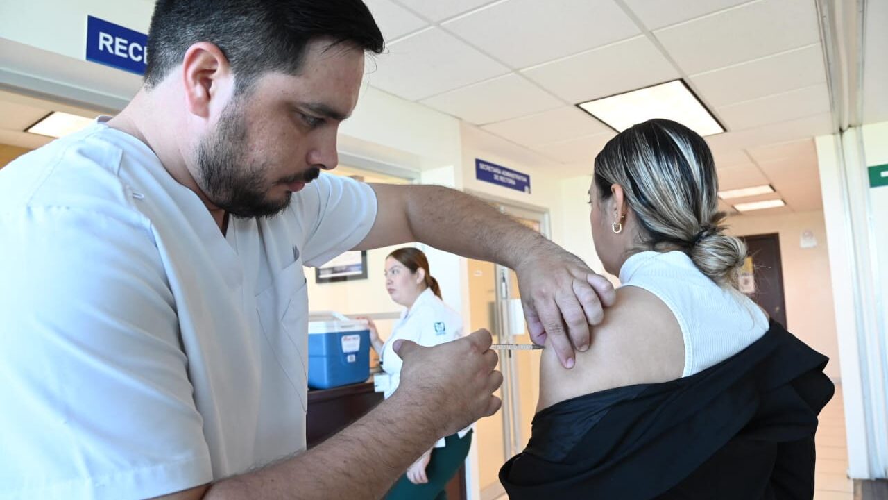 Inicia la UAS la Campaña de Vacunación contra la Influenza y Covid 2025-2026