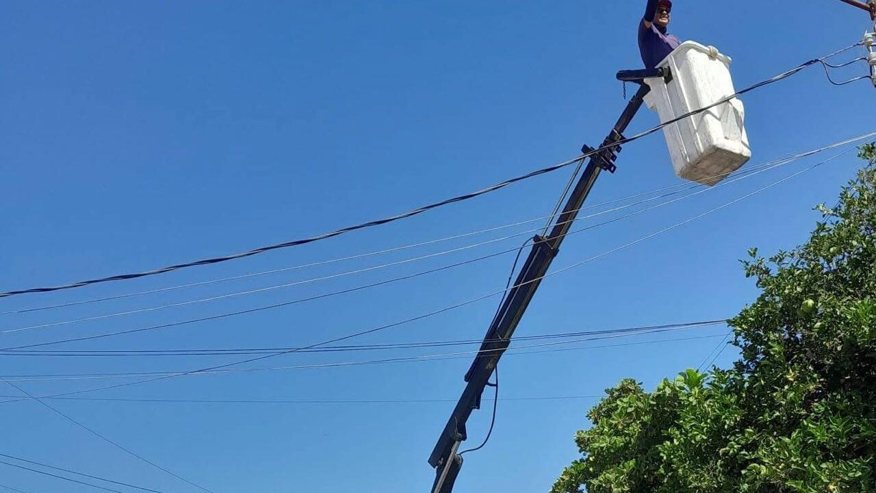 Ahome avanza en la instalación de más de dos mil luminarias para mejorar el alumbrado público