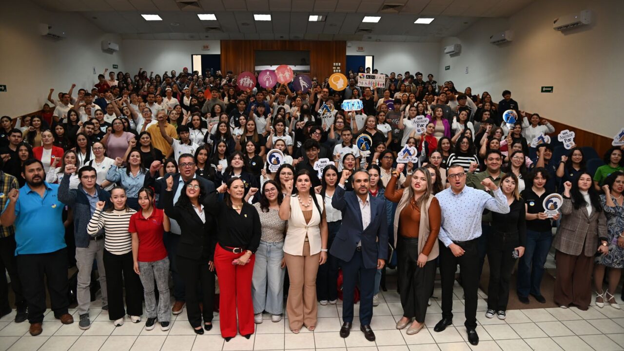 La Secretaría Académica Universitaria toma protesta a estudiantes que se suman como Asesores Par