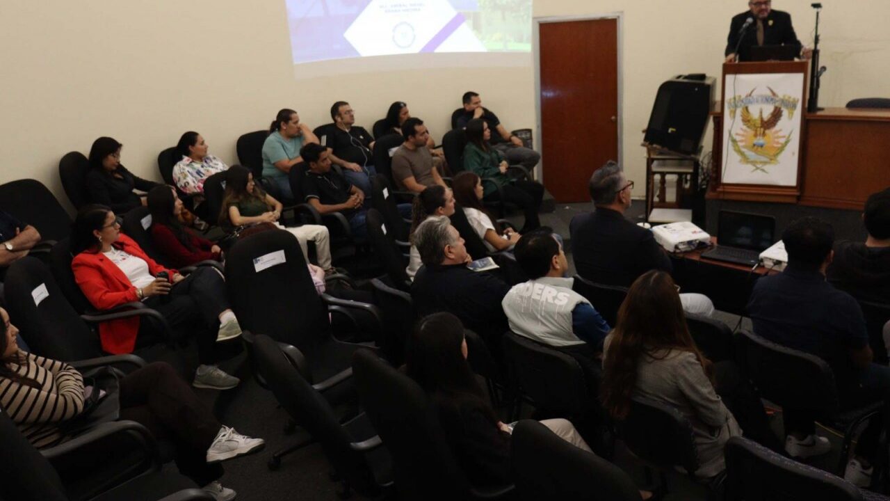 Rinde informe director de la Facultad de Ciencias de la Tierra y el Espacio de la UAS