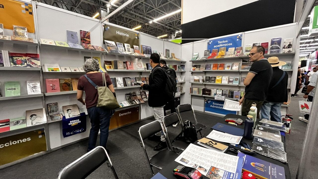 La UAS consolida su liderazgo editorial en la Feria Internacional del Libro de Guadalajara 2025