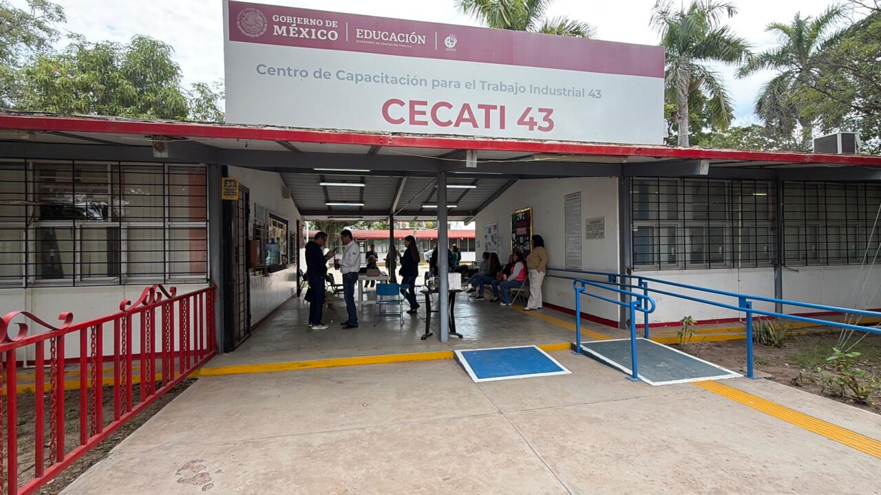 Personal administrativo de CECATI 43 denuncia la presencia de un aviador en la nómina