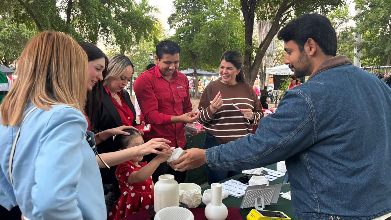 “Emprende Love” reúne a más de 60 jóvenes con productos creativos e innovadores