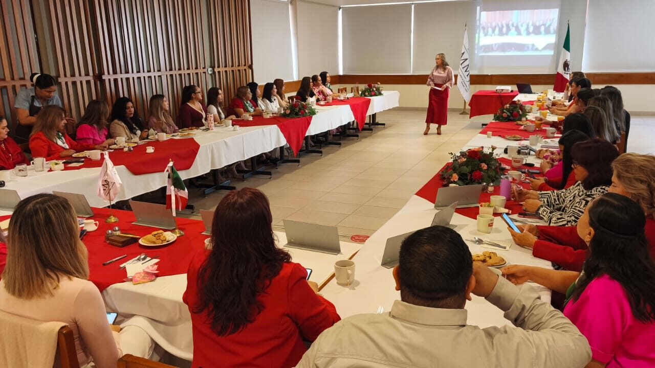 AMMJE Los Mochis se capacita en inteligencia emocional para el éxito de las empresas y afinan ruta de acciones para el 2026
