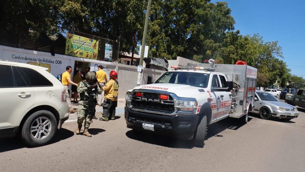 Alrededor de 400 alumnos y maestros evacuados por fuga de gas en secundaria de Culiacán