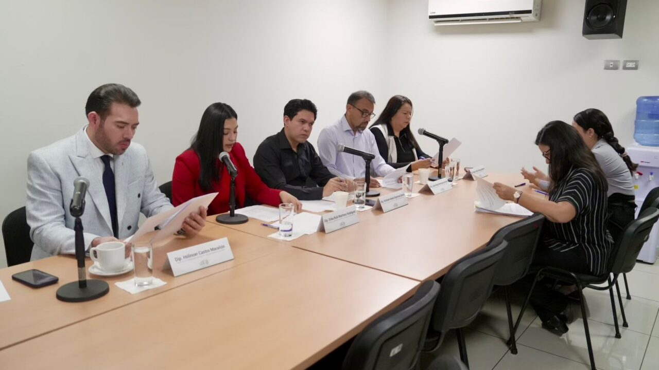Comisión de Protocolo da luz verde a nueve iniciativas; una es rechazada por inconstitucional