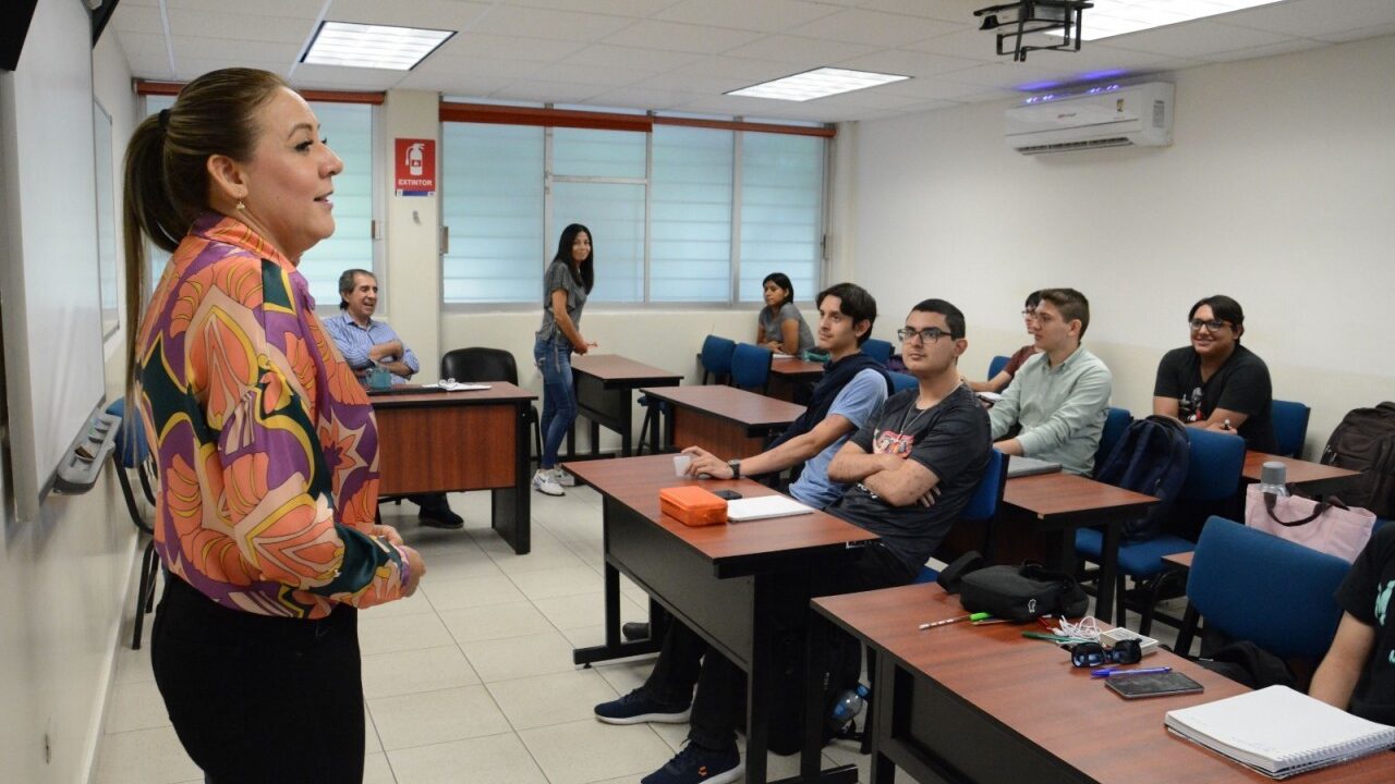 Lleva la Facultad de Historia de la UAS la difusión del conocimiento a las preparatorias y otros subsistemas