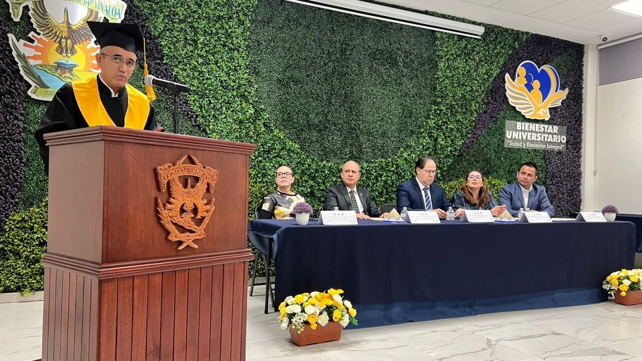Egresa nueva generación de la Licenciatura en Enseñanza del Idioma Inglés