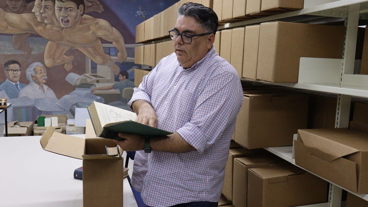 La UAS transforma la lectura para personas con discapacidad al convertir su acervo editorial en audiolibros