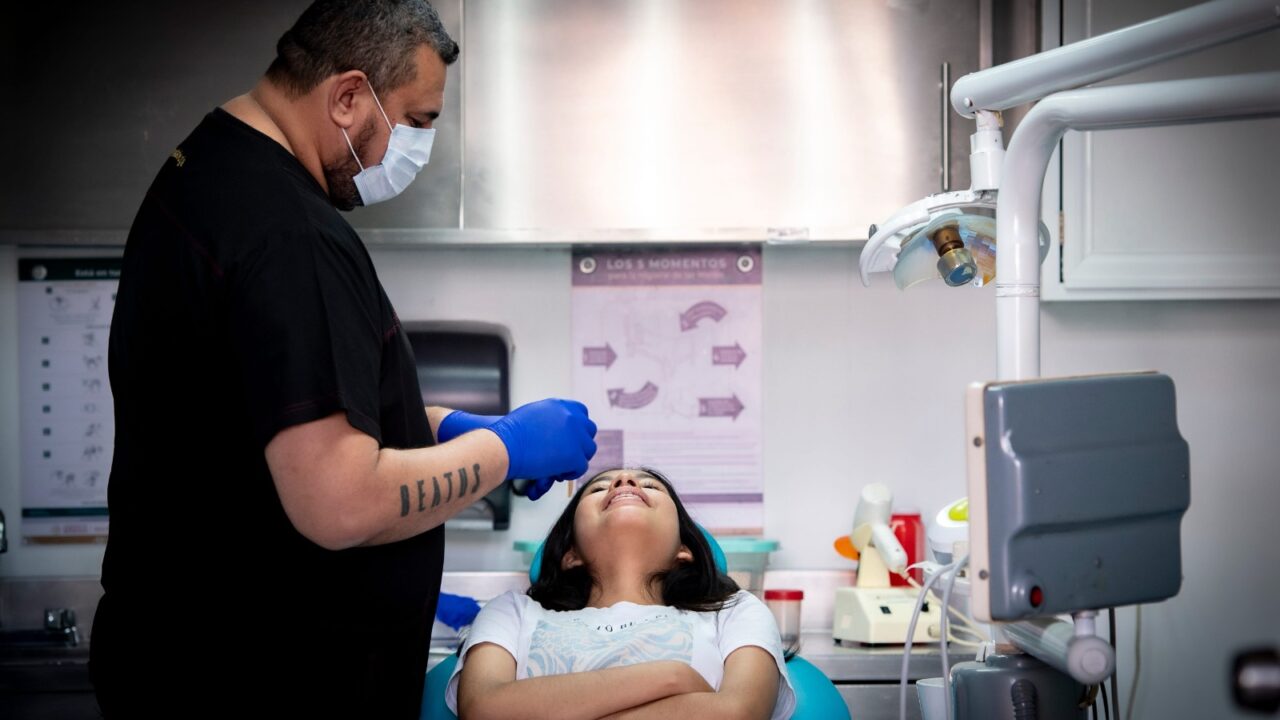 El CIDOCS de la UAS promueve una visión integral de la salud bucal en el entorno hospitalario