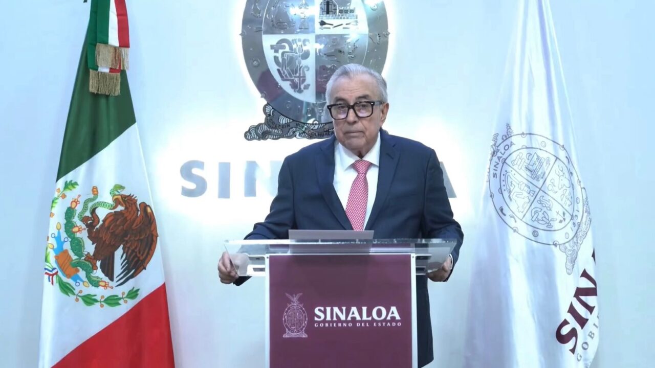 Rubén Rocha Moya solicita licencia y se separa del cargo
