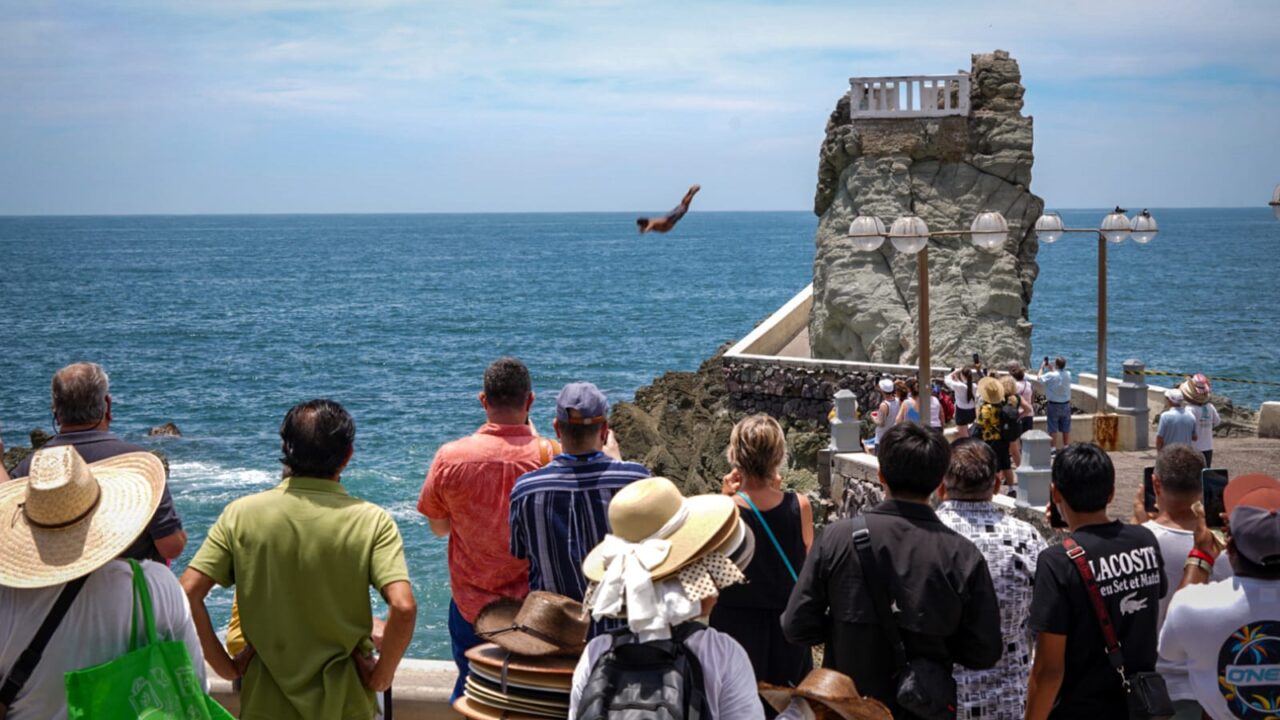 Llega a Mazatlán el «Navigator Of The Seas», el primer crucero del mes de mayo