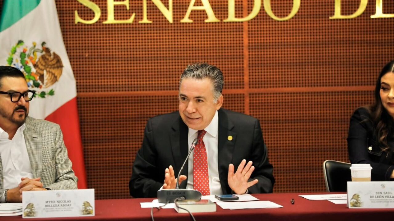 Enrique Inzunza vuelve al Senado tras “licencia exprés” de 10 horas