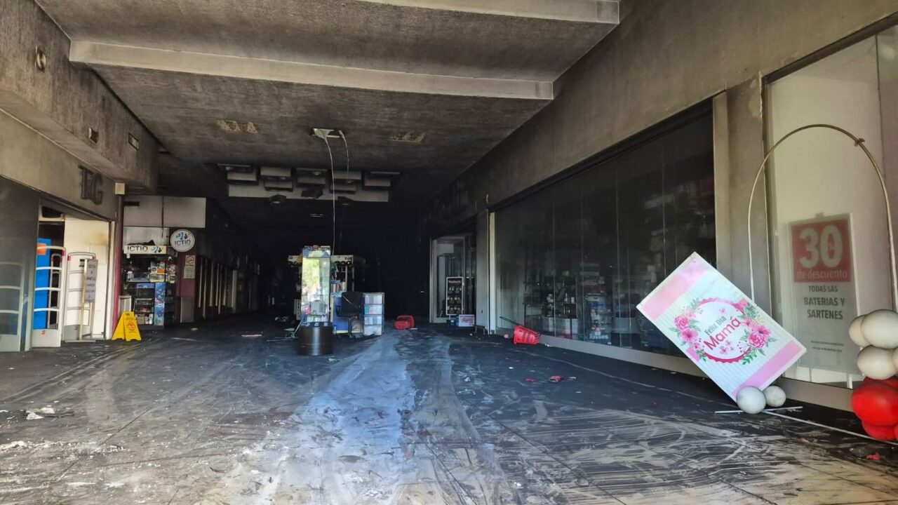 Baja respuesta de locatarios de plaza incendiada para créditos: Solo 15 realizaron los trámites