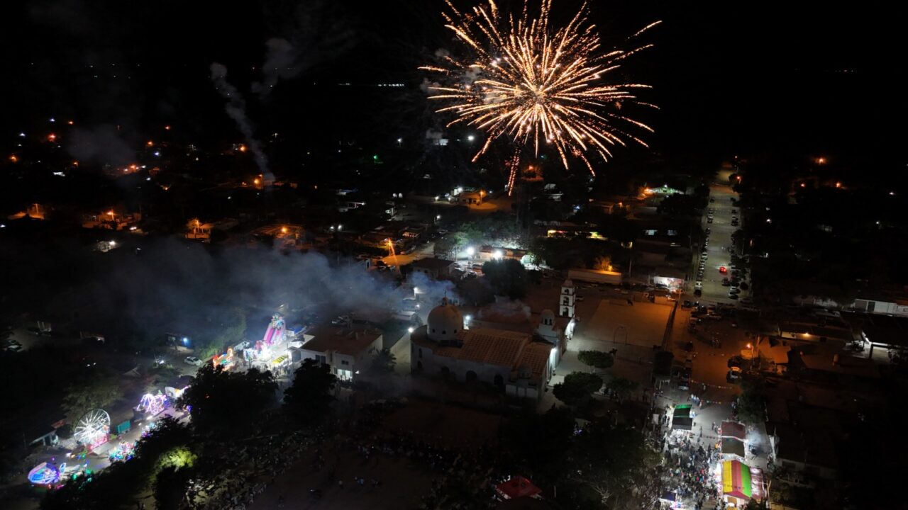 Entre cabalgata, banda y castillo, Ejido Bachoco conmemora su 84 aniversario