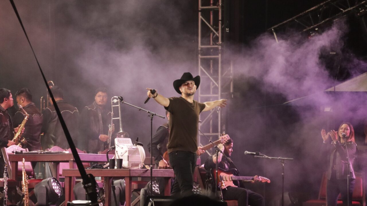 «La música es esa fuente que me conecta con mi papá»: Edén Muñoz emociona a Los Mochis