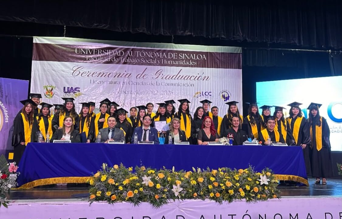 Comunicólogos UAS 2022-2026 cierran un ciclo con emotivo acto de graduación
