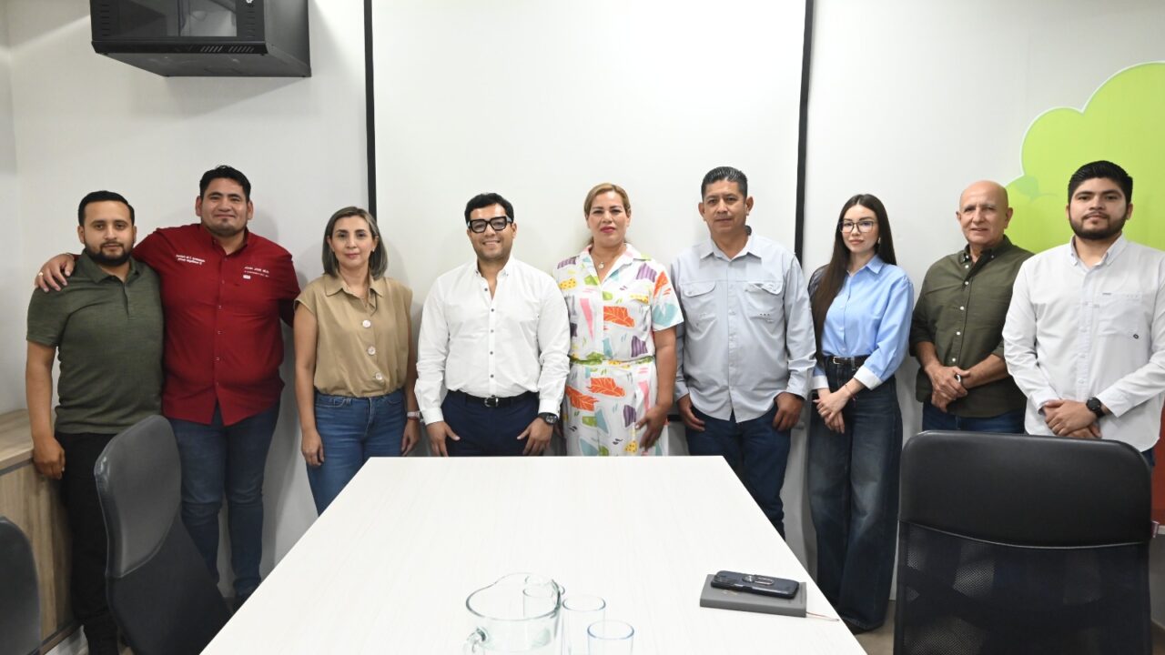 Gestiona Alcaldesa con SEBIDES proyectos de salud, vivienda y medio ambiente para Juan José Ríos