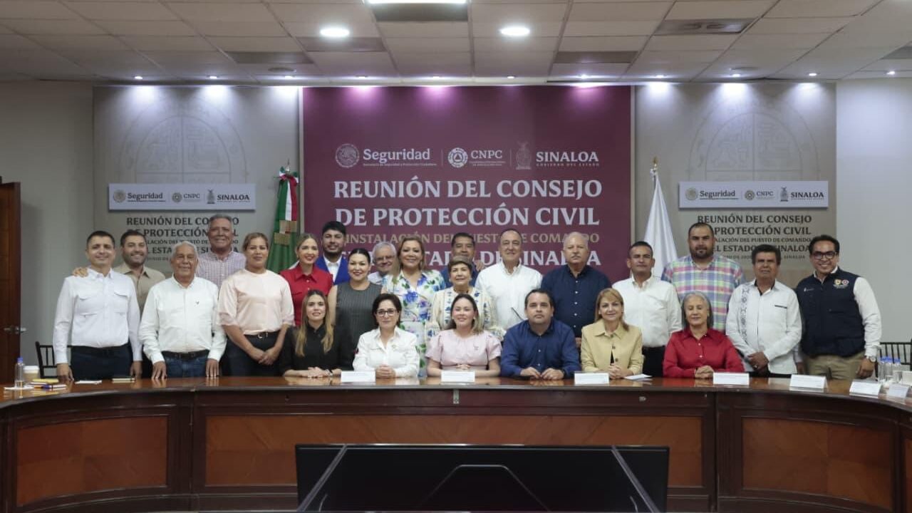 Juan José Ríos presente en la Instalación del Puesto de Comando de Protección Civil en Sinaloa