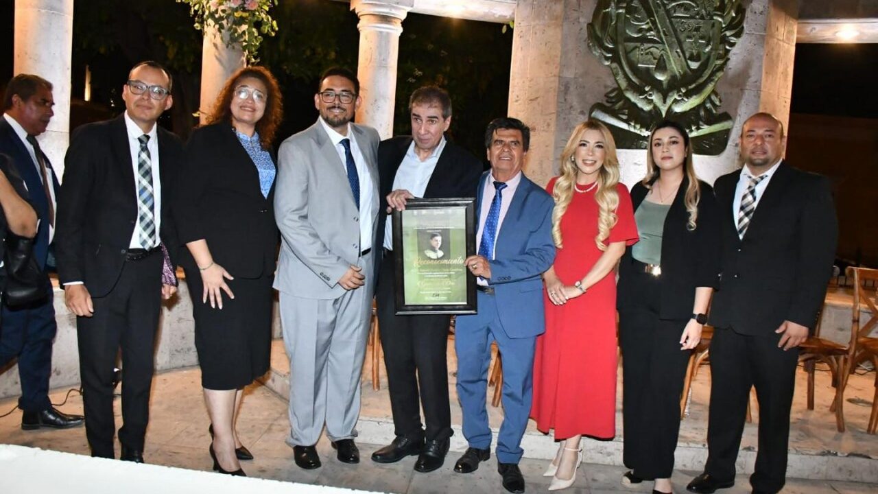 Distinguen al investigador de la Facultad de Historia de la UAS, Samuel Octavio Ojeda Gastélum, con la presea «El Grano de Oro» en Mocorito