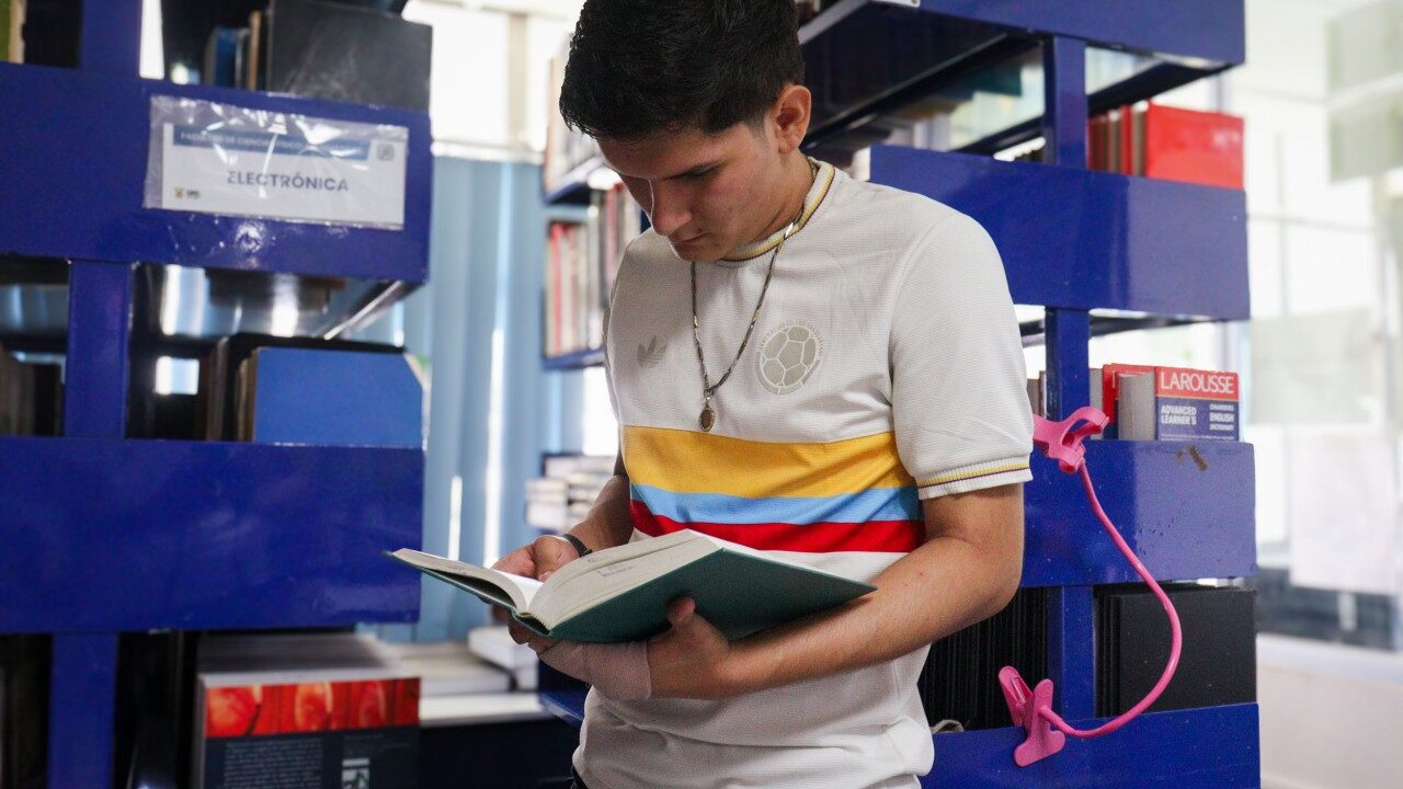 Por su calidad académica y calidez humana, alumno de Ingeniería Electrónica de Colombia elige a la UAS para fortalecer su formación global