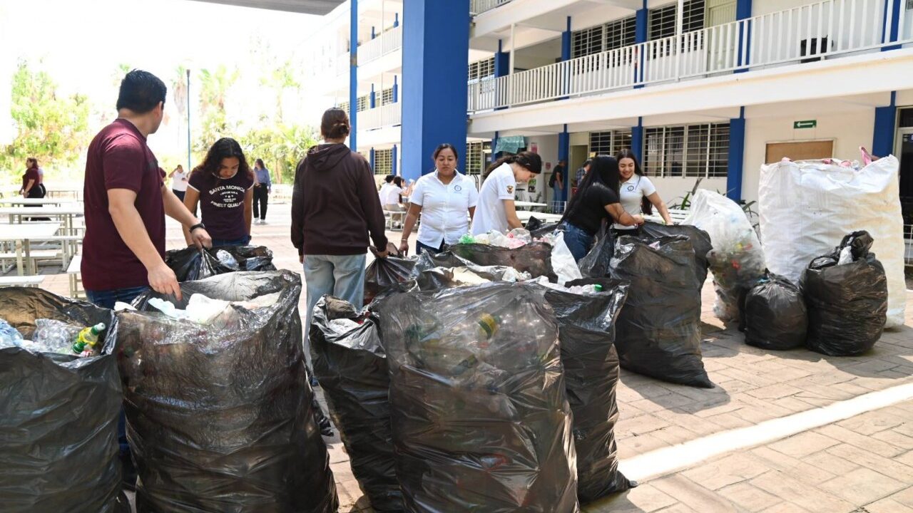 Se suma la Facultad de Trabajo Social a los programas de Bienestar Universitario con histórica colecta de reciclaje; entrega más de 500 kilos de material