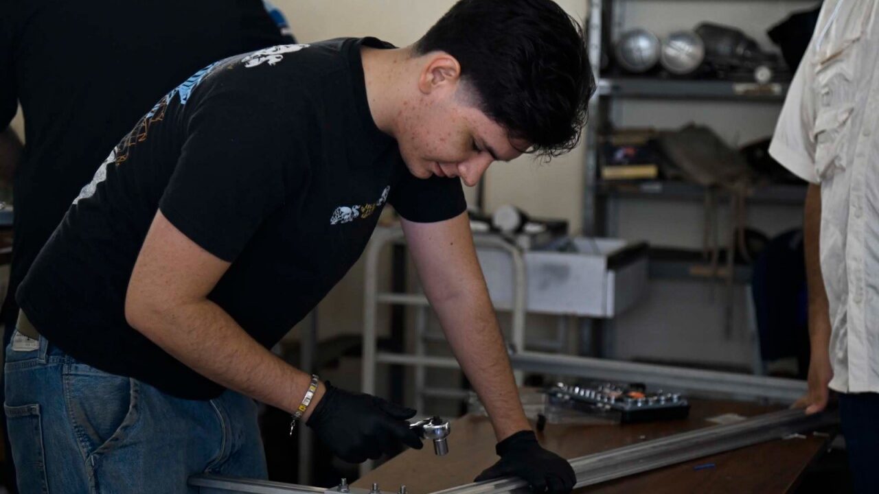 La Facultad de Ingeniería Culiacán de la UAS fortalece las competencias laborales de sus alumnos, con taller de paneles solares