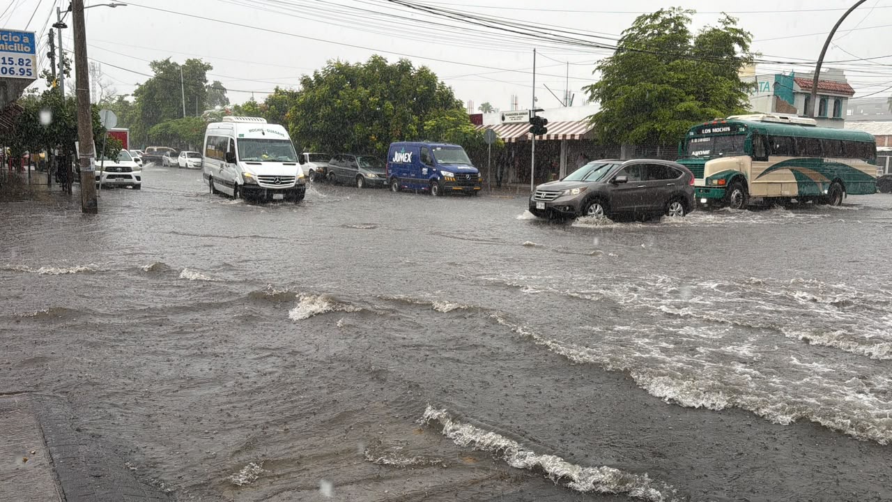 AMMJE llama a mantener limpias las calles de Los Mochis para prevenir encharcamientos