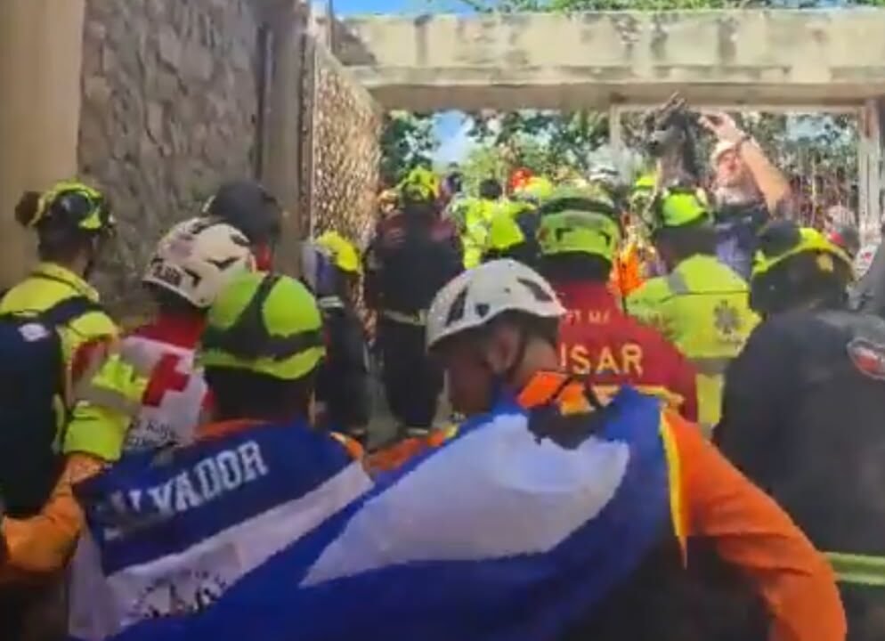 Un milagro en Venezuela: Rescatan a hombre tras 8 días bajo los escombros