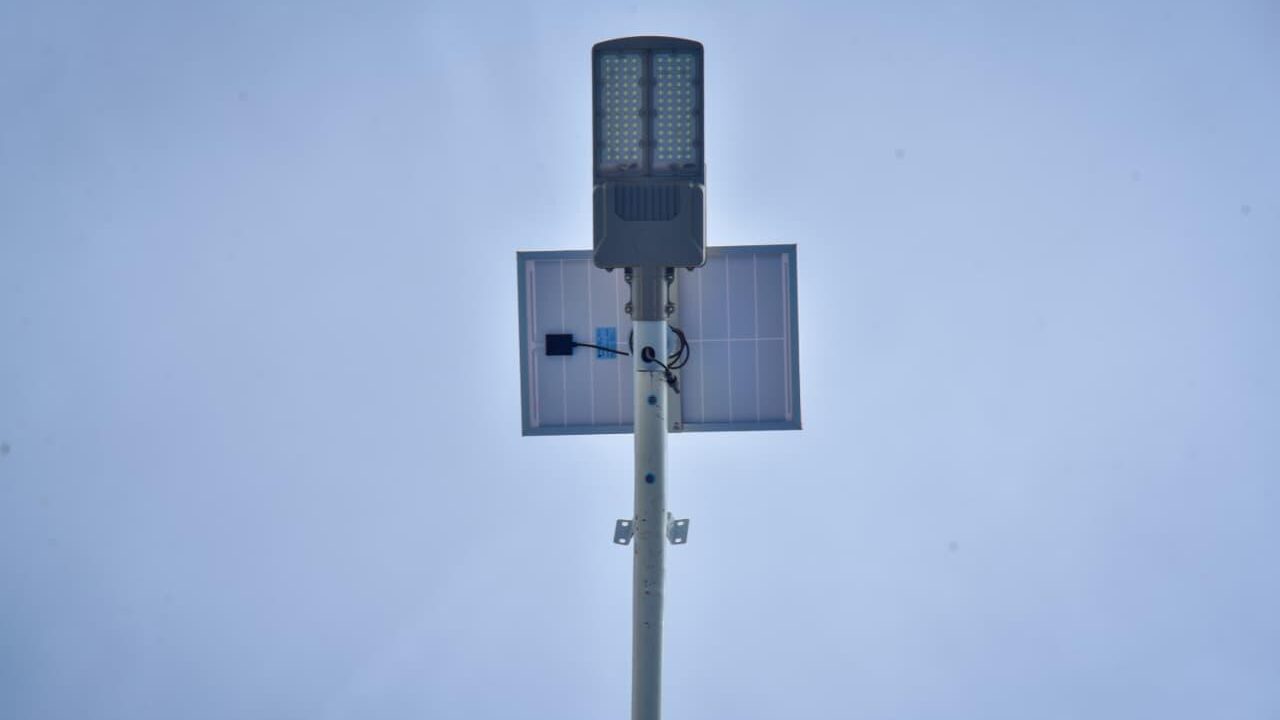 Ahome avanza con la instalación de más de 1500 luminarias nuevas en Los Mochis y zona rural este 2026