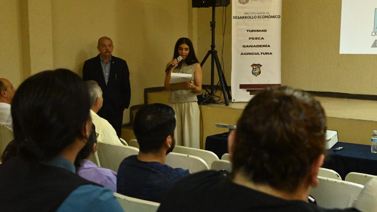 Gobierno Municipal y CANACO impulsan el crecimiento de pequeños negocios en Juan José Ríos