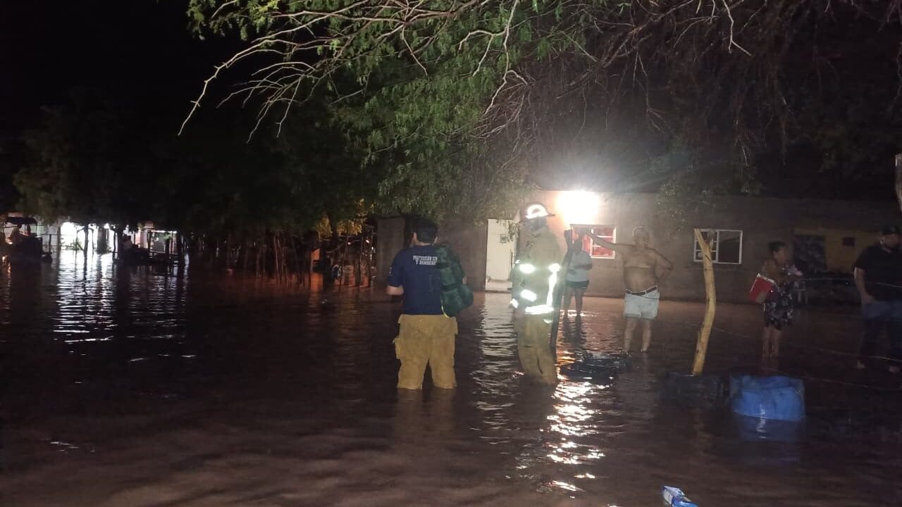 Protección Civil coordina acciones de auxilio y supervisión de daños tras intensas lluvias en Mocorito y Guasave